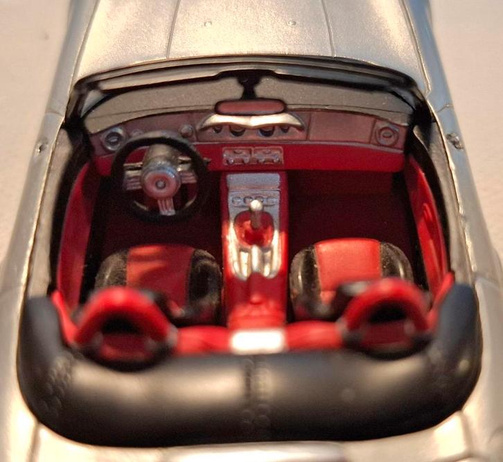 BMW Z8 mooie staat maar de 2 spiegels ontbreken, Hobby en Vrije tijd, Modelauto's | 1:43, Ophalen of Verzenden