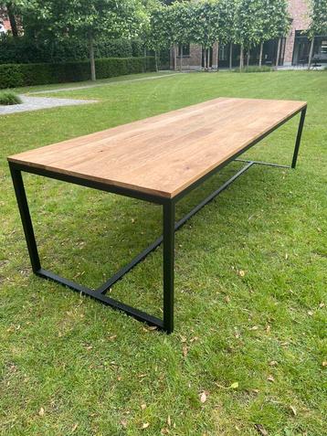 Eiken tuintafel beschikbaar voor biedingen