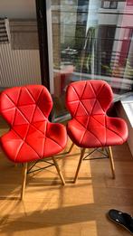 2 chaises rouges au design vintage en très bon état, Maison & Meubles, Chaises, Comme neuf, Bois, Vintage, Rouge