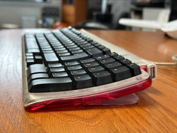 Apple USB Keyboard Strawberry, Enlèvement ou Envoi, Azerty, Comme neuf, Apple