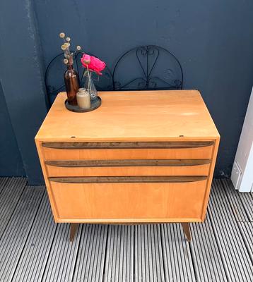 Mooi vintage dressoir licht hout jaren ‘60  beschikbaar voor biedingen