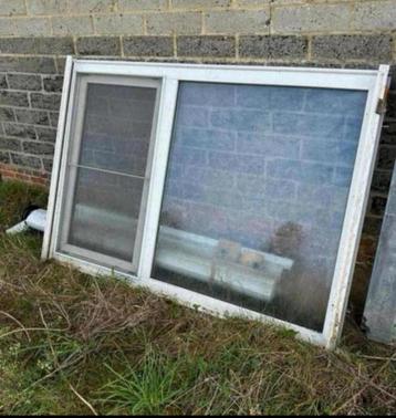 PVC raam met rolluik beschikbaar voor biedingen