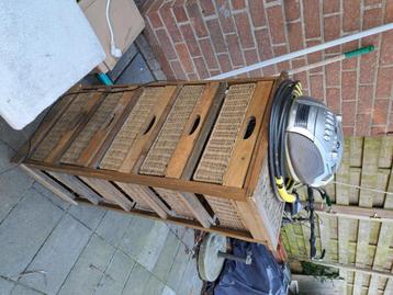 Kast beschikbaar voor biedingen