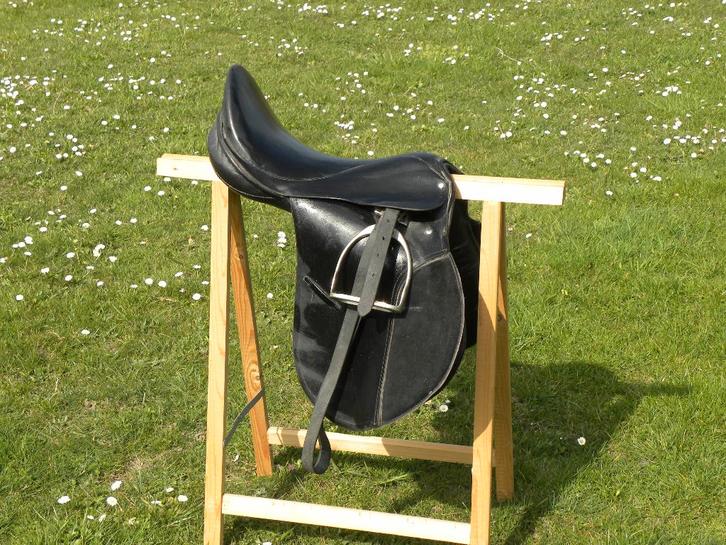 Selle Mixte (complète avec étriers, étrivières ), Animaux & Accessoires, Chevaux & Poneys | Selles, Comme neuf, Dressage, Enlèvement ou Envoi