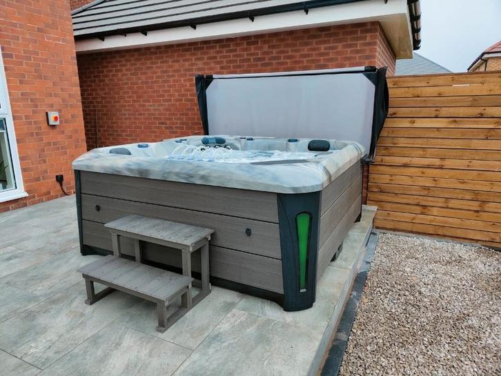 Livraison+remise+ plus offerts  jacuzzi  5 places 60 jets, Jardin & Terrasse, Chauffage de terrasse, Neuf, Enlèvement ou Envoi