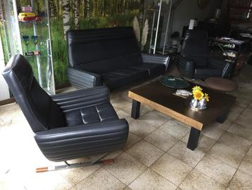 Mooi vintage / retro salon 3+1+1 zit. In goede staat beschikbaar voor biedingen