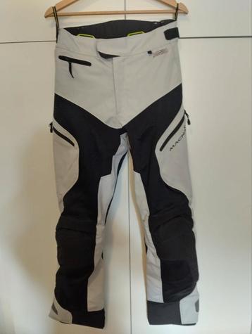 Motorbroek voor dames beschikbaar voor biedingen