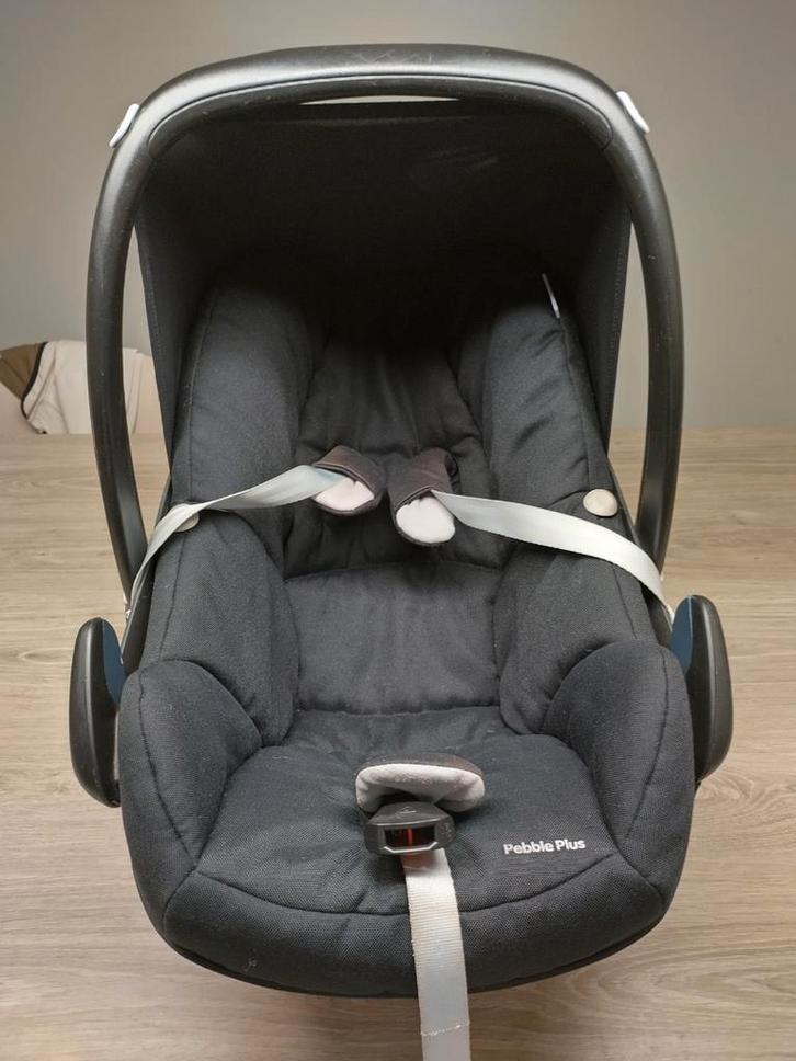 Maxi Cosi Pebble Plus met 2wayFix basis, Kinderen en Baby's, Autostoeltjes, Isofix, Ophalen