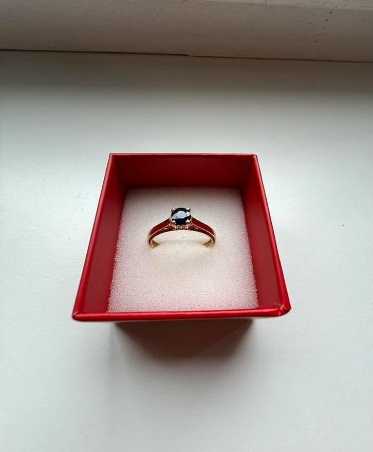 14 karaats gouden ring met saffier en diamanten, Handtassen en Accessoires, Ringen, Zo goed als nieuw, Dame, 18 tot 19, Goud, Goud