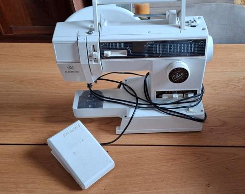 ZANGER 4562, Hobby en Vrije tijd, Naaimachines en Toebehoren, Gebruikt, Naaimachine, Singer, Ophalen