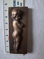 Klein bronzen plaket "Jong kind" naar Bouchardon, Ophalen of Verzenden, Brons