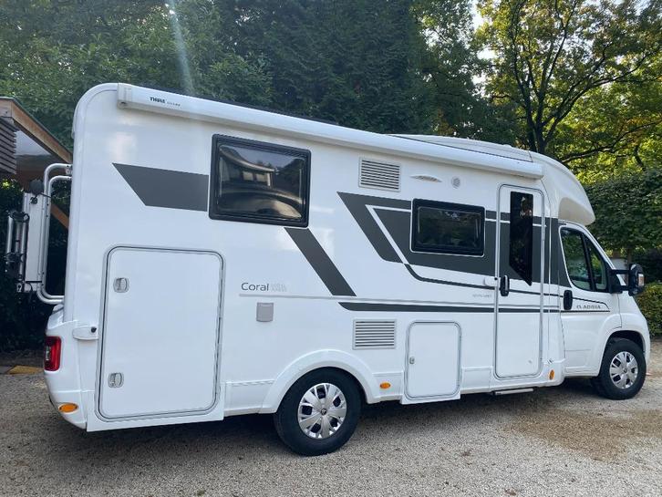 Adria Coral 600 SL Axess+fietsenrek met automatische lift, Caravans en Kamperen, Mobilhomes, Particulier, tot en met 3, Half-integraal