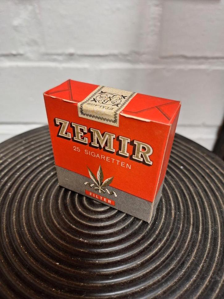 Ancien paquet de Etalage cigarettes Zemir Gosset Bruxelles, Collections, Marques & Objets publicitaires, Utilisé, Emballage, Enlèvement ou Envoi