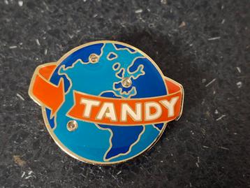Pin publicitaire informatique Tandy, Enlèvement ou Envoi, Comme neuf, Marque, Insigne ou Pin's
