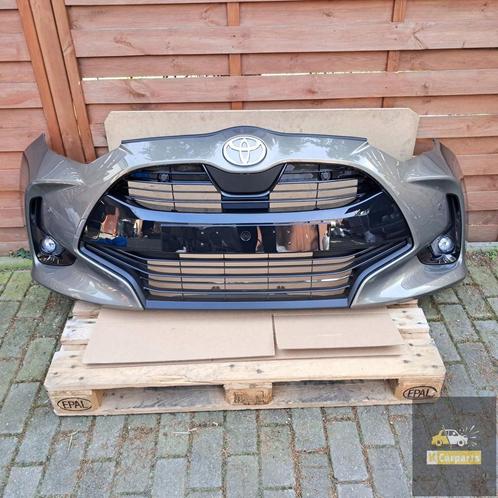 VOORBUMPER TOYOTA YARIS IV 20-24 R NIEUW PDC, Auto-onderdelen, Carrosserie, Bumper, Toyota, Gebruikt
