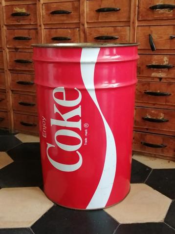 vintage Coca Cola ton, XL coca cola blikje,  hoogte 45 cm