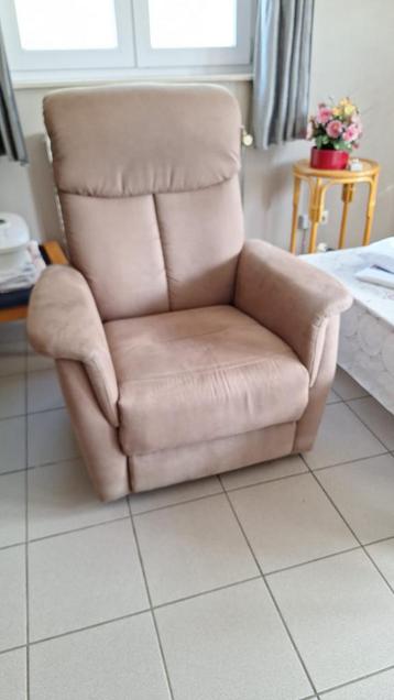 Relax en tweezit beschikbaar voor biedingen
