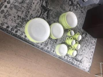 Servies  beschikbaar voor biedingen