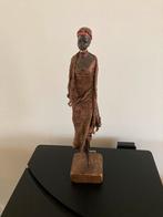 Statuette fait main ,tissu et bois, socle en pierre, hauteur, Antiek en Kunst, Kunst | Beelden en Houtsnijwerken