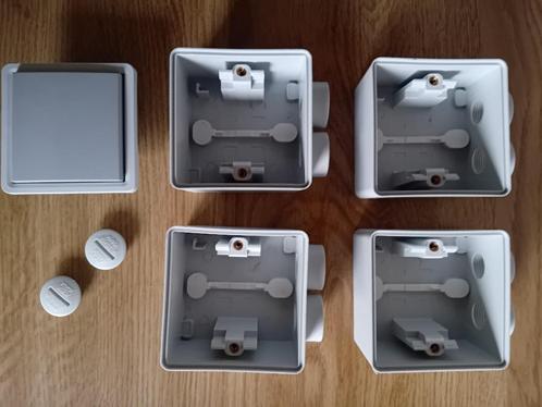 Niko enkelvoudige opbouwdoos Hydro 55 met 2 ingangen, Doe-het-zelf en Bouw, Elektriciteit en Kabels, Nieuw, Overige typen, Ophalen