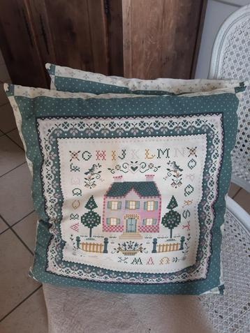 Lot : 2 coussins assortis 43 X 43 cm - coton beschikbaar voor biedingen