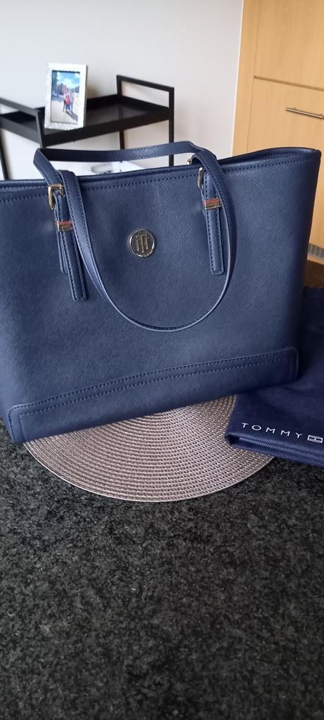 Grand sac. TOMMY HILFIGER. NEUF, Bijoux, Sacs & Beauté, Sacs | Sacs Femme, Enlèvement ou Envoi, Neuf, Bleu