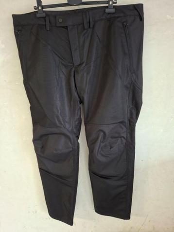PANTALON DE NOTO NEUF A VENDRE beschikbaar voor biedingen