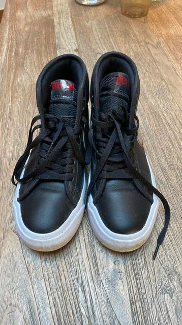 Nike sneakers maatje 39 beschikbaar voor biedingen