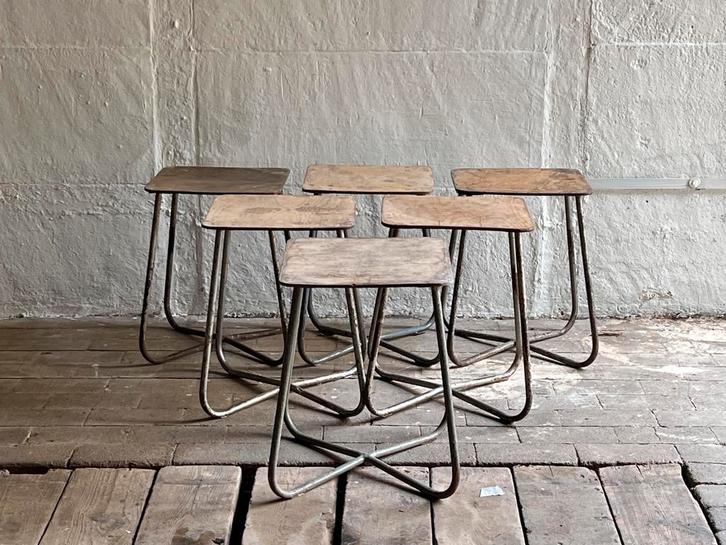 Tabouret industriel vintage, Pologne, 1960s, Maison & Meubles, Tabourets de bar, Utilisé, Bois, Métal, 5 tabourets ou plus, Enlèvement