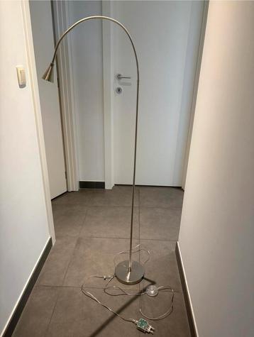 Staande lamp beschikbaar voor biedingen
