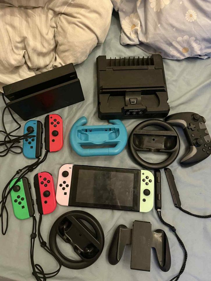 Nintendo switch met veel toebehoren, Games en Spelcomputers, Spelcomputers | Nintendo Switch, Gebruikt, Switch Original, Met 3 controllers of meer