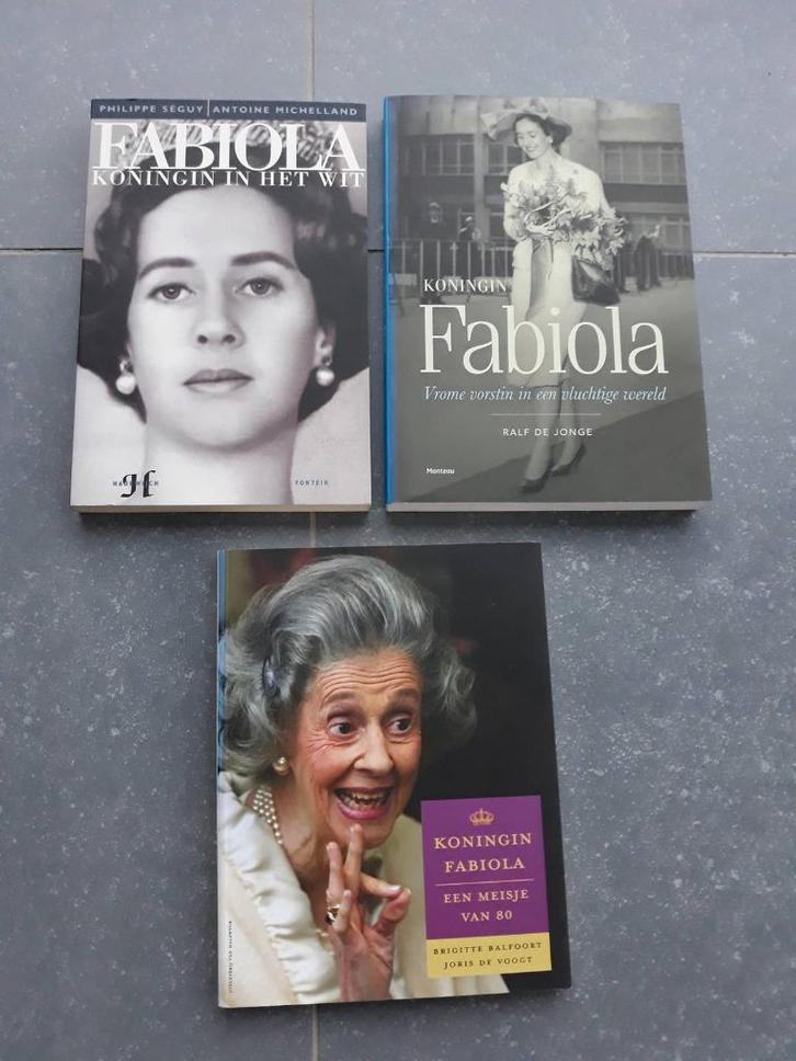 Boeken Koningin Fabiola, Verzamelen, Koningshuis en Royalty, Zo goed als nieuw, Tijdschrift of Boek, Ophalen