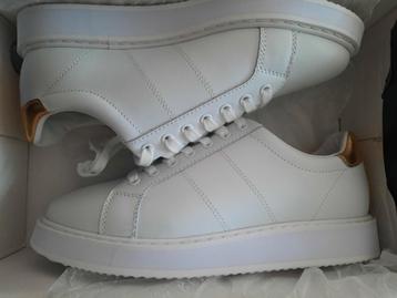 Sneakers neuves, taille 39