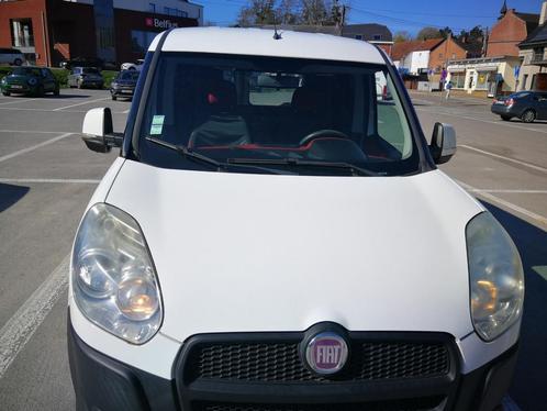 Utilitaire Fiat Doblo, Autos, Camionnettes & Utilitaires, Particulier, Fiat, Diesel, Euro 5, 5 portes, Blanc, Brun