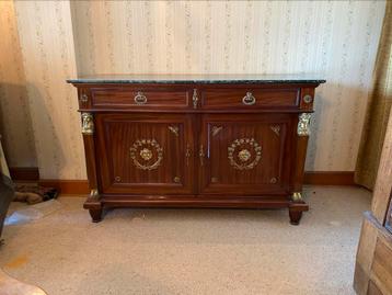 Zeer mooi „empire” dressoir, groen-grijs marmeren blad beschikbaar voor biedingen