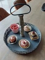 Etagere met namaak patisserie, Huis en Inrichting, Ophalen, Zo goed als nieuw
