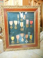 ancien cadre avec 13 médailles, Enlèvement ou Envoi