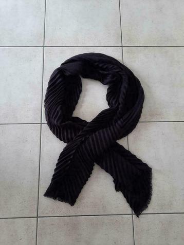 Mayerline zwarte stoffen sjaal met reliëf