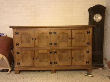 Antieke massief houten vintage klassieke wand kasten beschikbaar voor biedingen