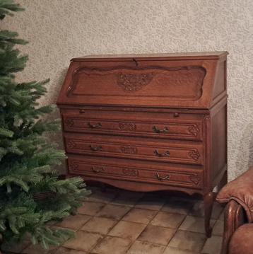 Antieke schrijftafel in vol hout beschikbaar voor biedingen