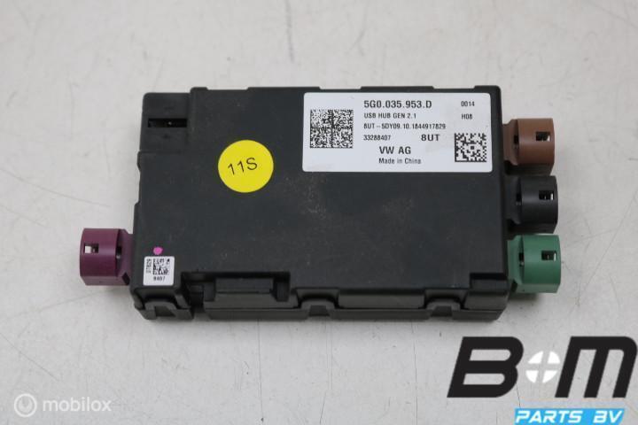 USB hub met spanningsomvormer VW Golf 7 5G0035953D, Auto diversen, Autoradio's, Gebruikt