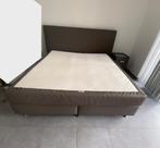 Boxspring van 180cm x 200cm (+ 2 nachtkastjes), Ophalen, Overige materialen, Gebruikt, Bruin