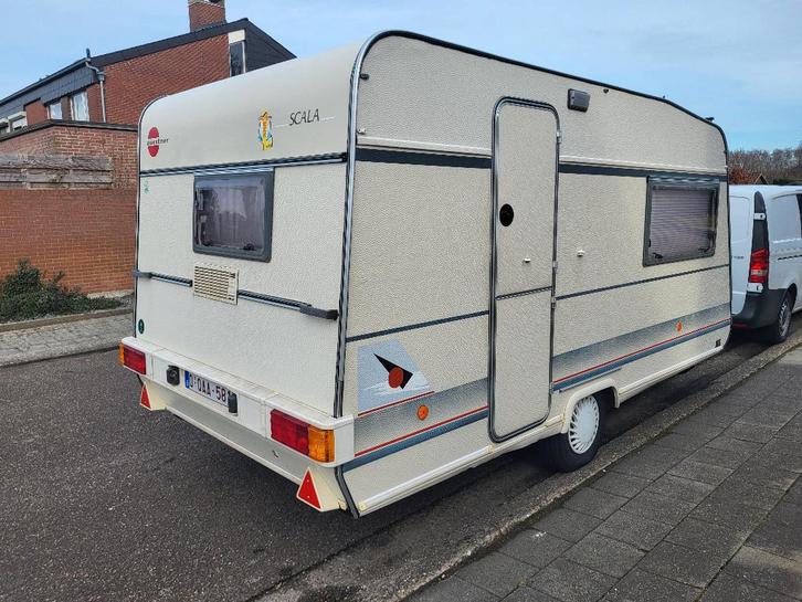 caravan Burstner Scala, Caravans en Kamperen, Caravans, Particulier, tot en met 3, 750 - 1000 kg, Rondzit, Bürstner, Omvormbare zithoek