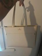 Anna field handtas, Enlèvement