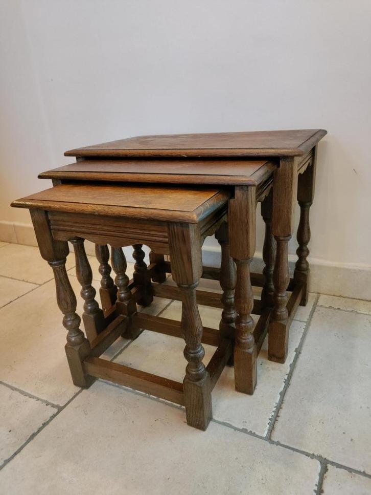 Lot de 3 tables gigognes assorties en chêne massif, Huis en Inrichting, Tafels | Salontafels, Gebruikt, Minder dan 50 cm, Minder dan 50 cm