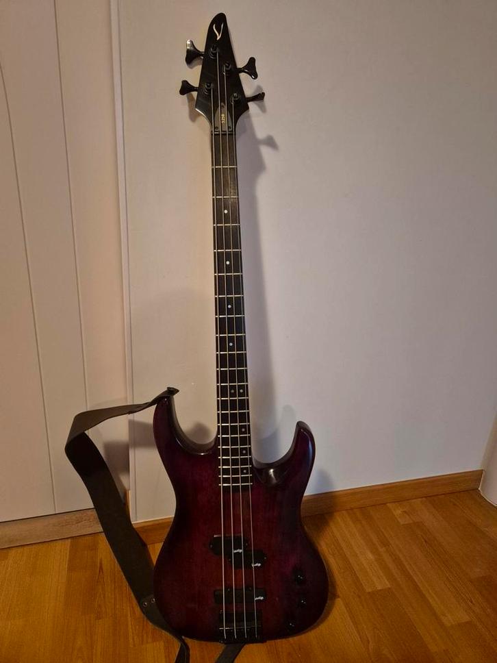 Vintage Vantage 525B Basgitaar (Korea), Musique & Instruments, Instruments à corde | Guitares | Basses, Comme neuf, Électrique