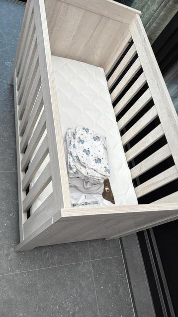 Babybed met matras nieuw beschikbaar voor biedingen