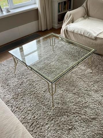 Glazen woonkamertafel beschikbaar voor biedingen