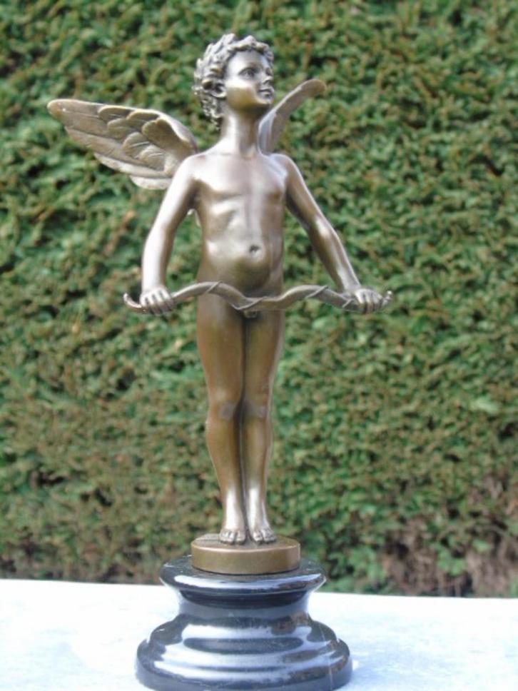 Bronzen beeld van Cupido gesigneerd op marmer., Antiek en Kunst, Antiek | Brons en Koper, Brons, Ophalen
