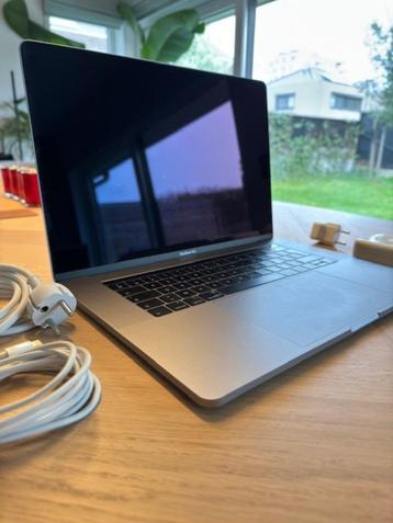 MacBookPro 15.4 inch retina I9core met 1TB SSD (2019)